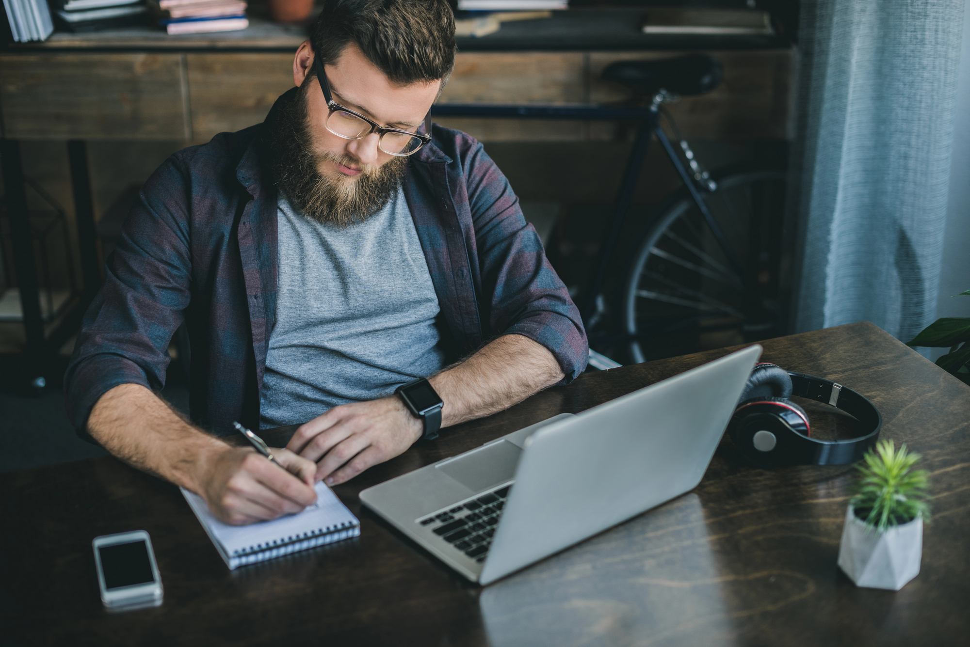 freelancer taking down notes and organizing all of his gigs in one place