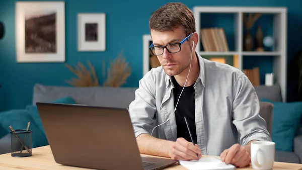 freelancer researching how to start a pool service business