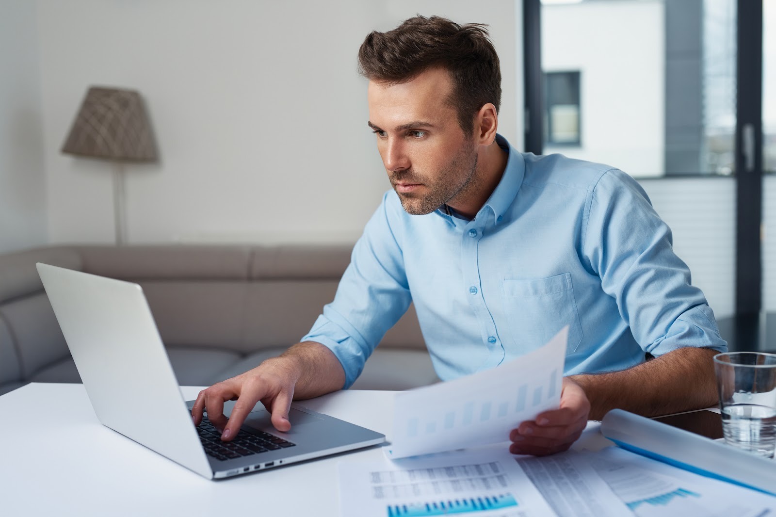 gig worker looking at their cash flow using an accounting software