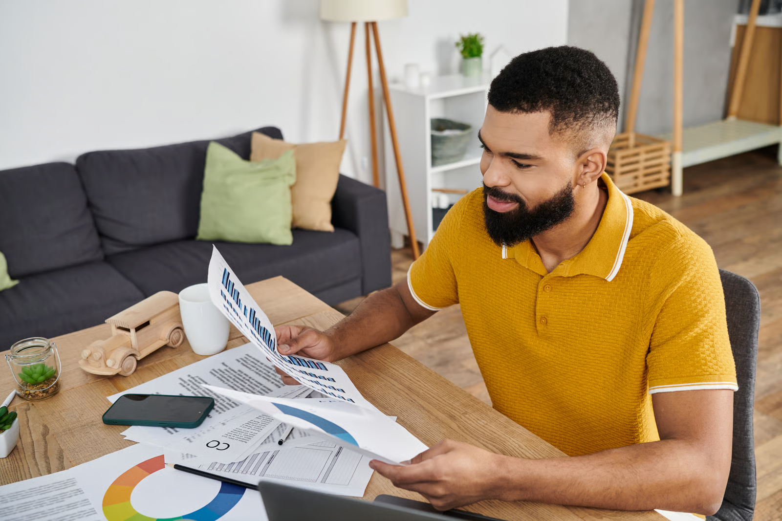 freelancer checking their credit score and other reports from lenders