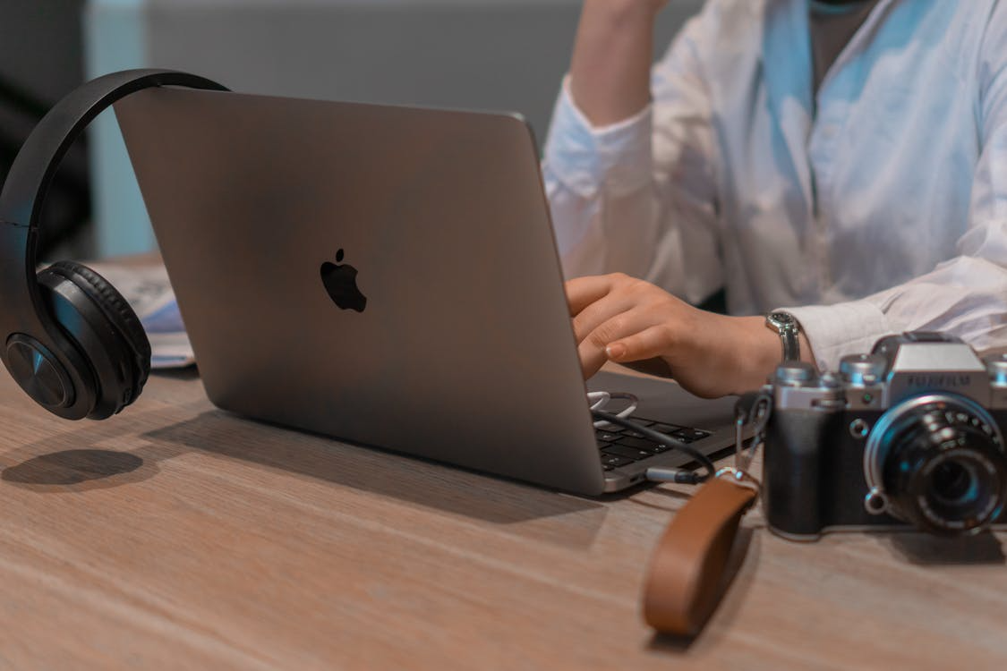 freelancer looking at different installment loans before getting better gear