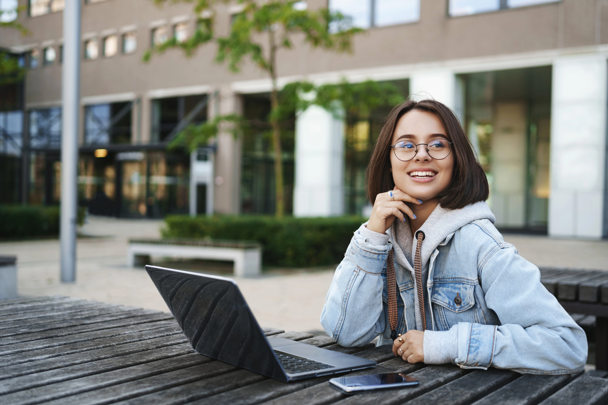 a happy freelancer after settling down in a low-cost city