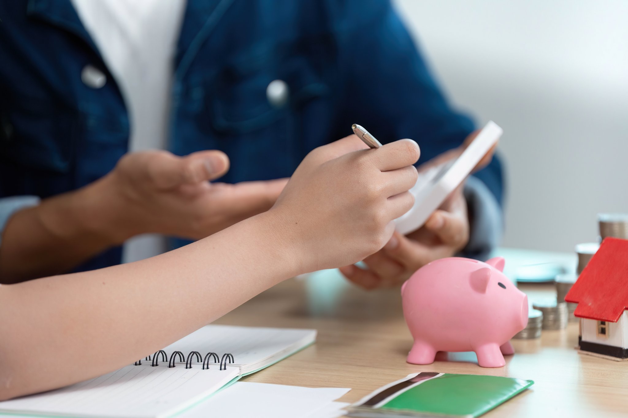 An independent personal trainer budgeting for insurance
